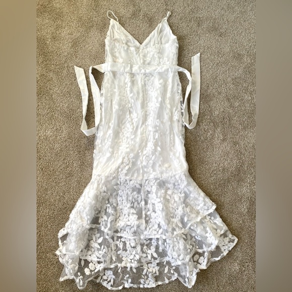 NWOT Lulus Forever Fanciful White Floral Embroidered High-Low Midi Dress Size S - Picture 8 of 12